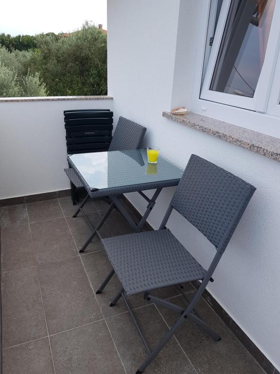 Balkón nebo terasa v ubytování Apartmani Nora Štinjan