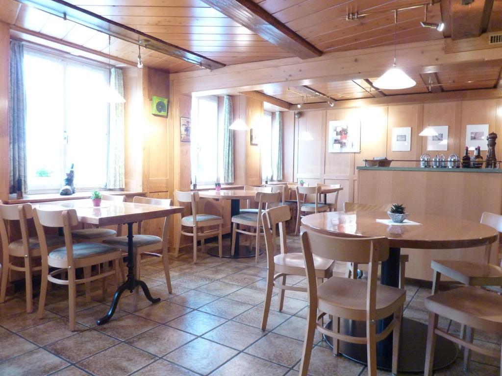 Een restaurant of ander eetgelegenheid bij Gasthof Löwen