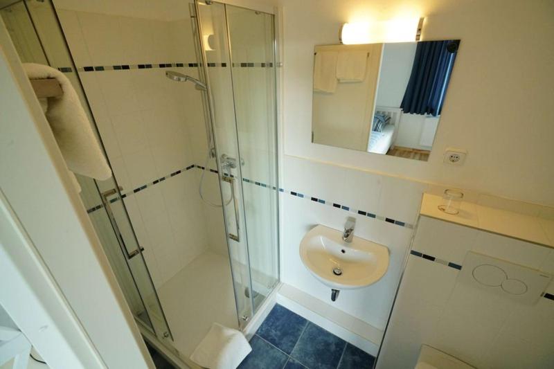 Koupelna v ubytování Lindenzimmer Stöcken