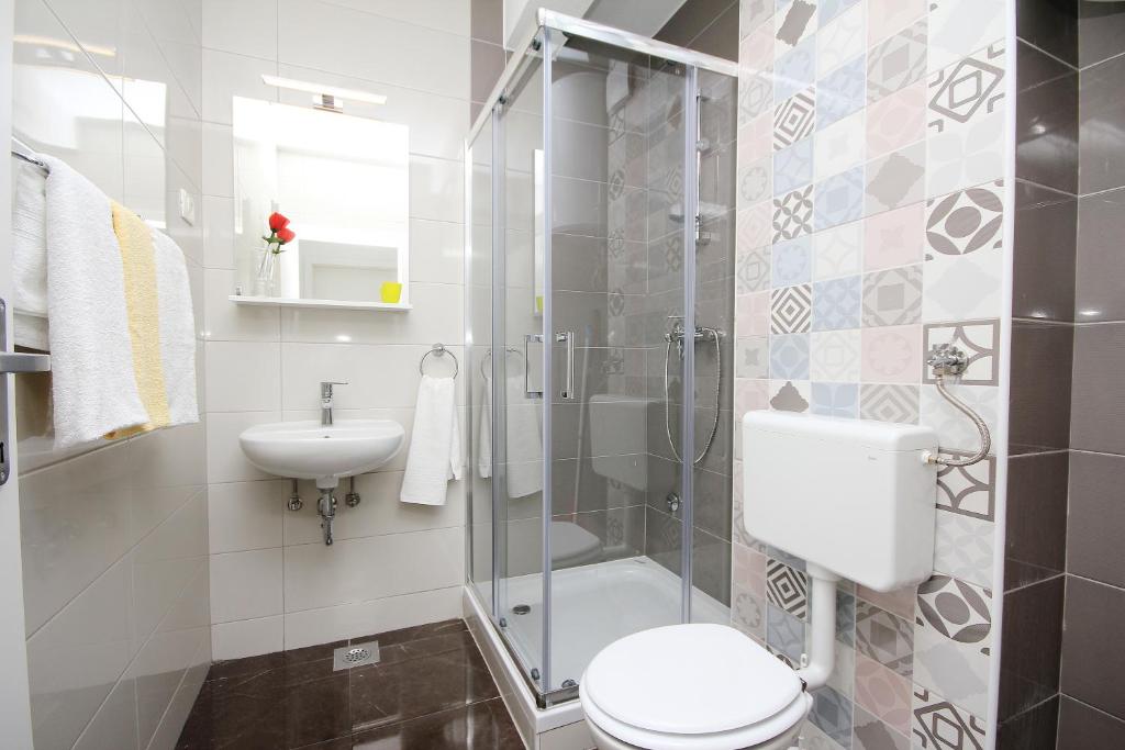 Kúpeľňa v ubytovaní Apartmani Lovre