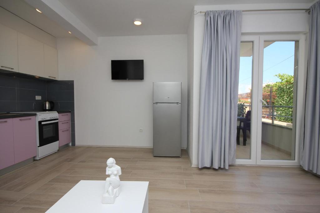 Kuchyňa alebo kuchynka v ubytovaní Apartmani Lovre