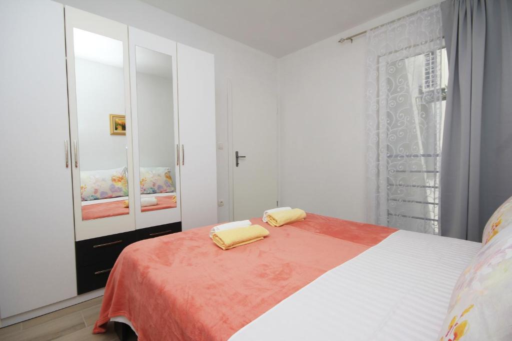 Posteľ alebo postele v izbe v ubytovaní Apartmani Lovre