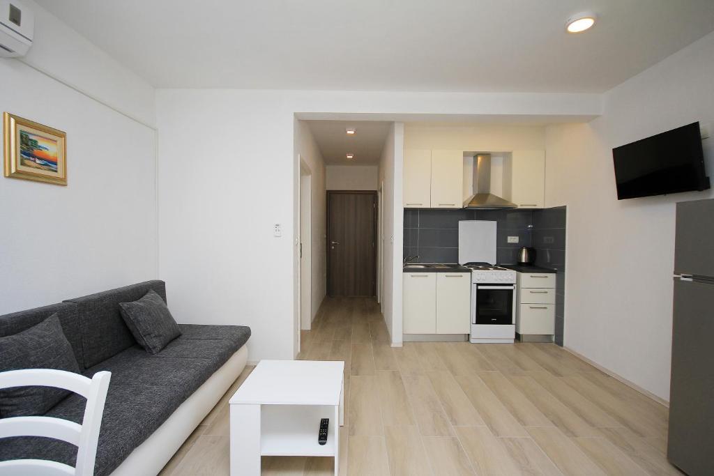 Kuchyňa alebo kuchynka v ubytovaní Apartmani Lovre