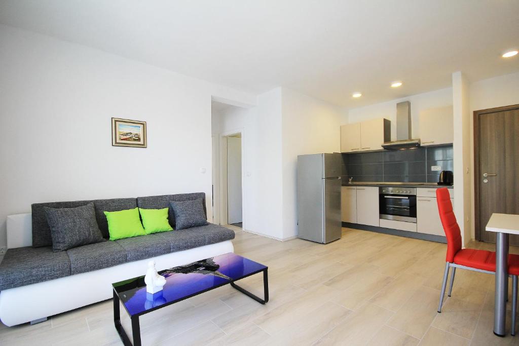 Kuchyňa alebo kuchynka v ubytovaní Apartmani Lovre