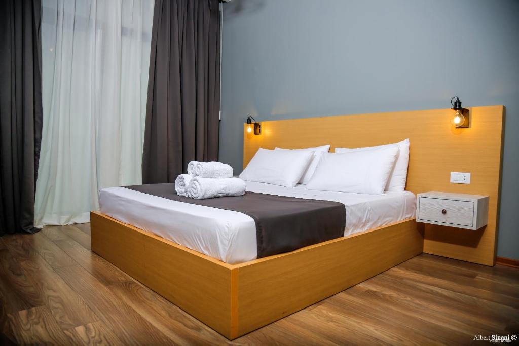 Postel nebo postele na pokoji v ubytování Arc Hotel Tirana