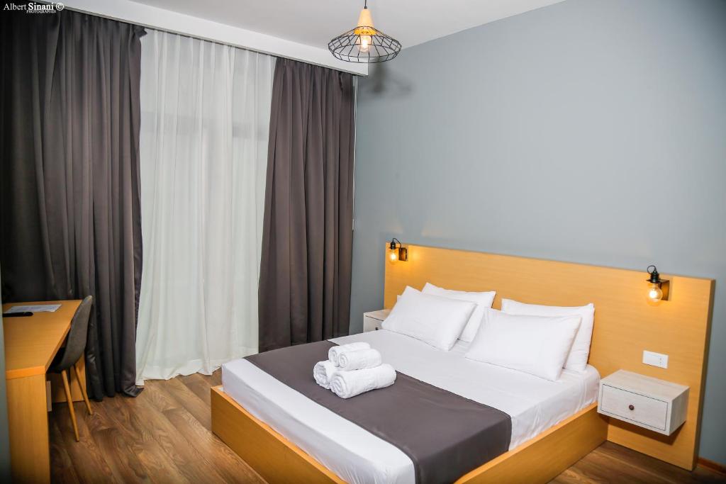 Postel nebo postele na pokoji v ubytování Arc Hotel Tirana