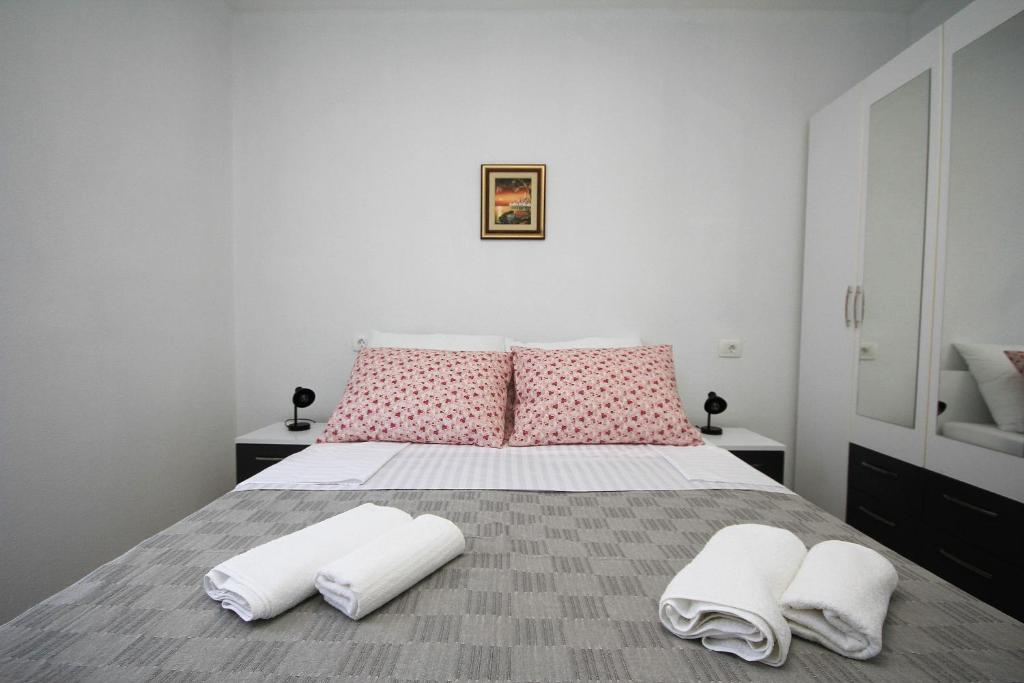 Posteľ alebo postele v izbe v ubytovaní Apartmani Lovre