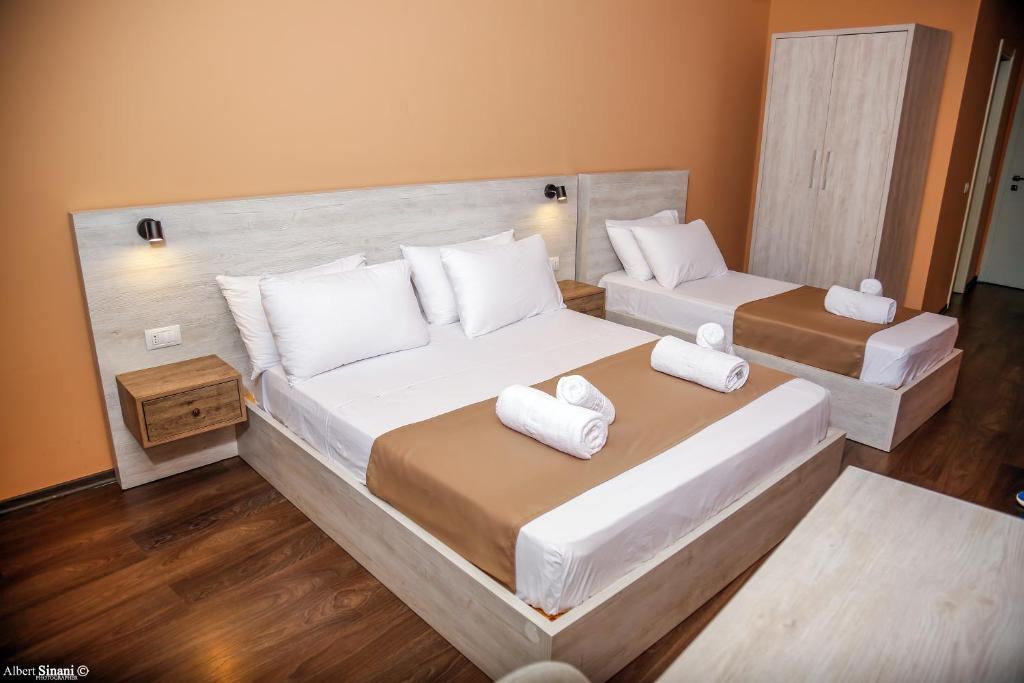 Postel nebo postele na pokoji v ubytování Arc Hotel Tirana