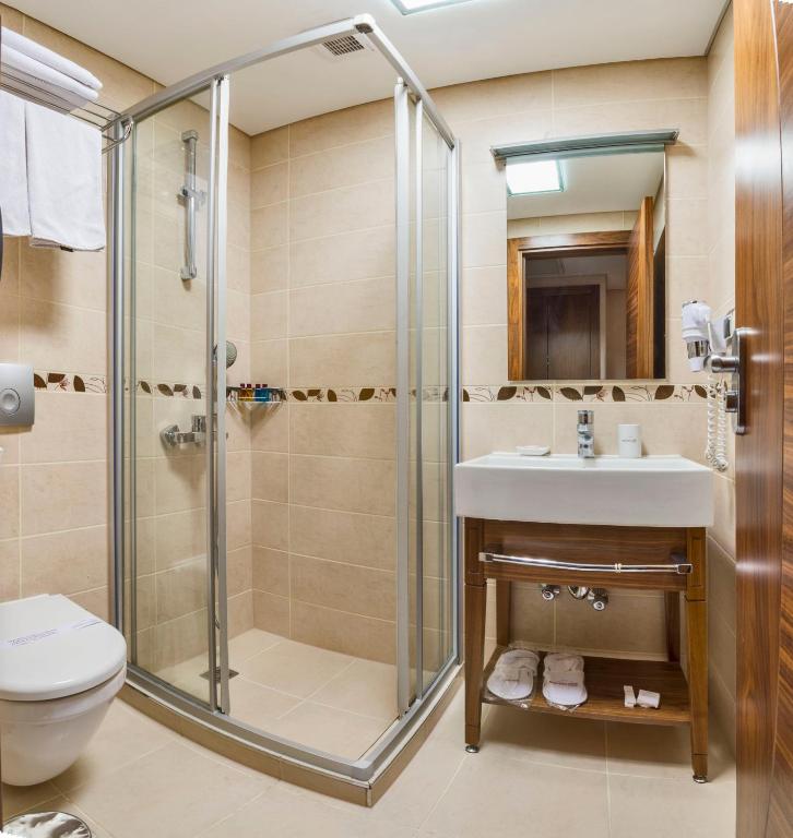 A bathroom at The Meretto Hotel Istanbul Old City