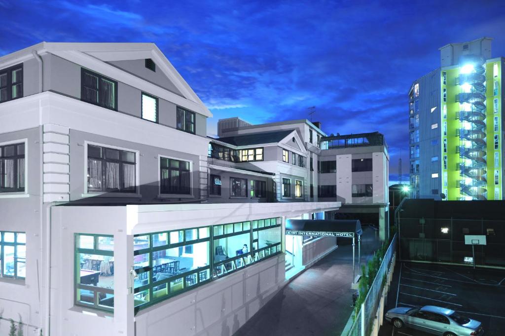 Kiwi International Hotel photo