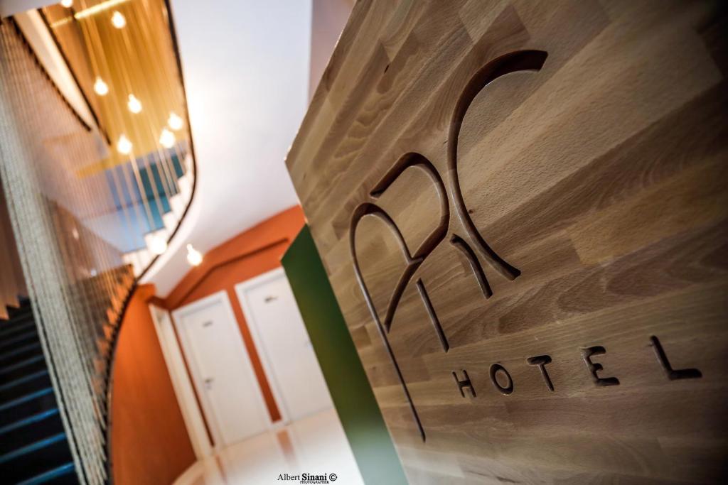 Certifikát, hodnocení, plakát nebo jiný dokument vystavený v ubytování Arc Hotel Tirana