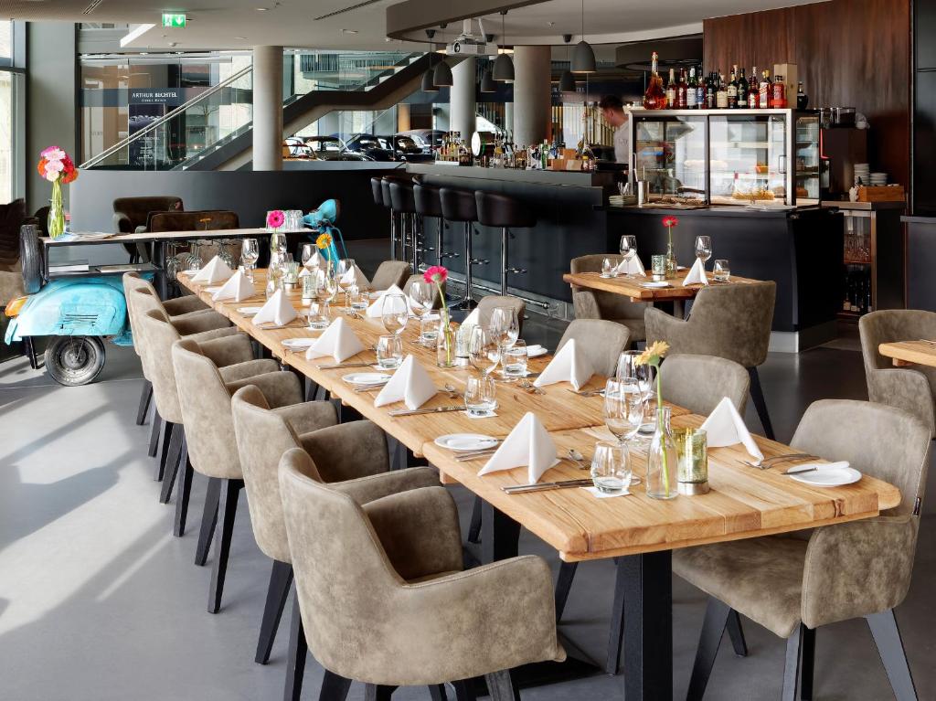 Posezení v ubytování V8 HOTEL Motorworld Region Stuttgart