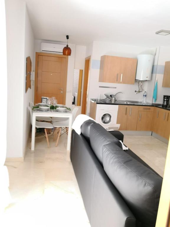 A kitchen or kitchenette at Apartamento La Victoria