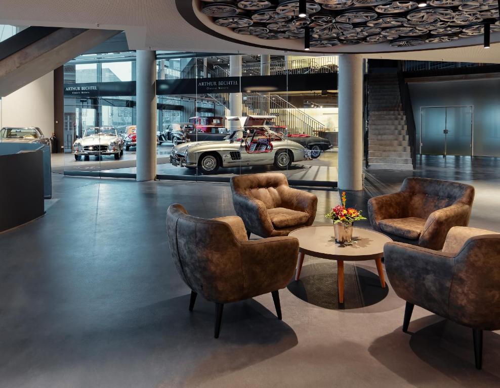 Posezení v ubytování V8 HOTEL Motorworld Region Stuttgart