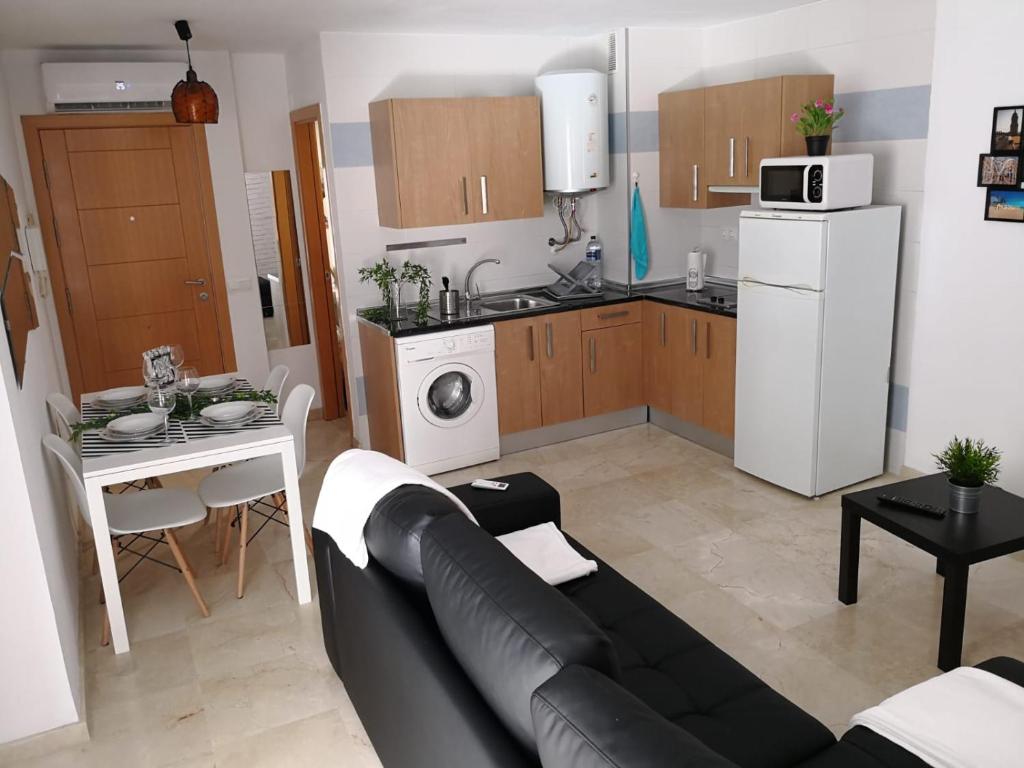 A kitchen or kitchenette at Apartamento La Victoria
