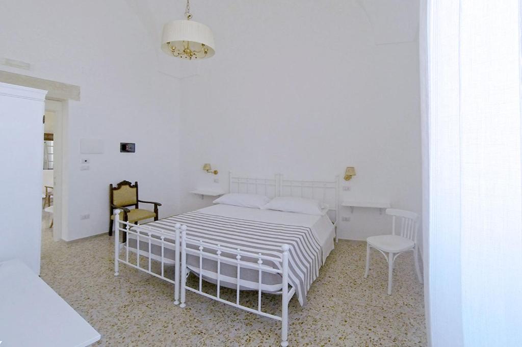 A bed or beds in a room at B&B PALAZZO MARZO