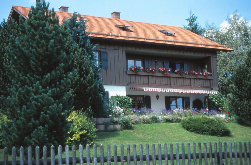 a house with a fence in front of a yard at Haus Riegseeblick in Riegsee