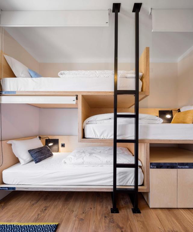 Postel nebo postele na pokoji v ubytování Penedo da Saudade Suites & Hostel