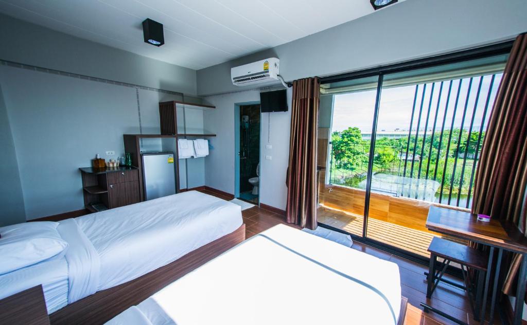 Postel nebo postele na pokoji v ubytování Na Siri Lake View