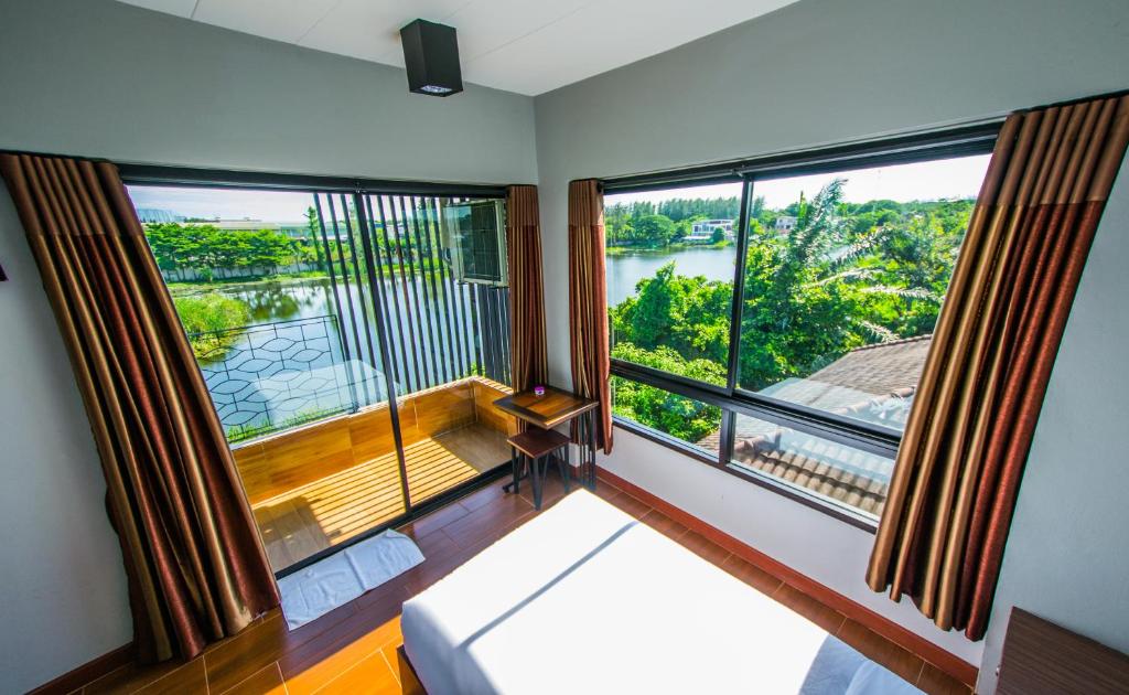 Balkón nebo terasa v ubytování Na Siri Lake View