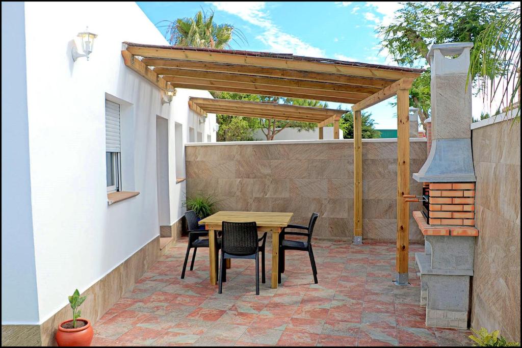 Patio lub wspólna przestrzeń na świeżym powietrzu w obiekcie Bungalow La Roa V