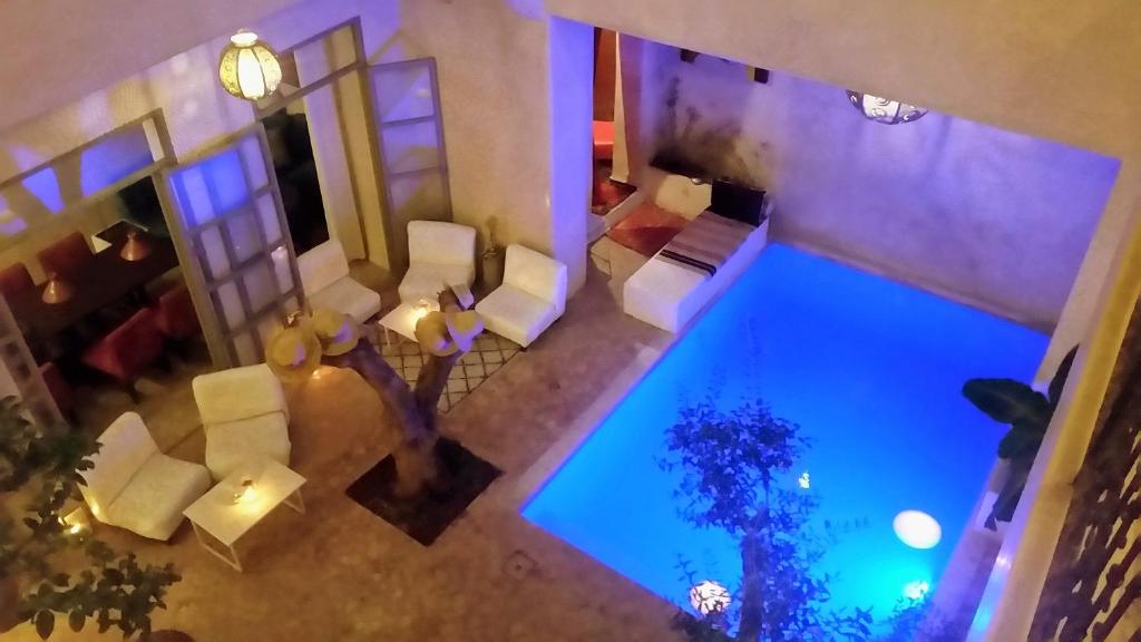 Bazén v ubytování Riad Vendôme & Spa nebo v jeho okolí