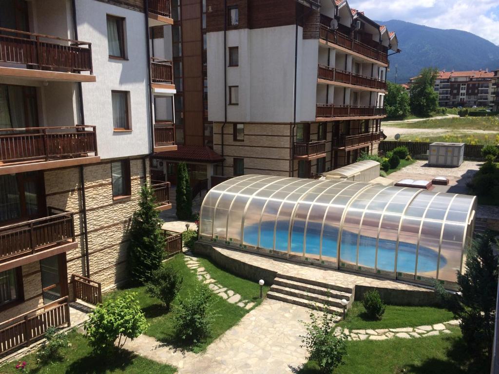 a swimming pool in the middle of a building at Apartments Four Leaf Clover Bansko to rent in Bansko