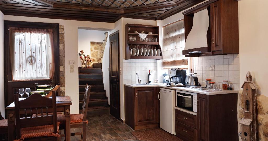 Kuchyň nebo kuchyňský kout v ubytování Aiolides Traditional Homes