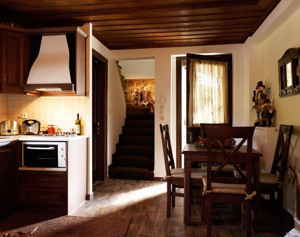 Kuchyň nebo kuchyňský kout v ubytování Aiolides Traditional Homes