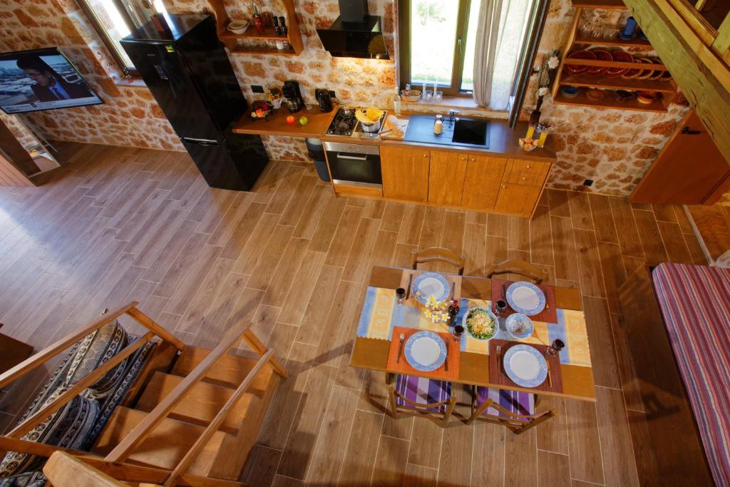 Kuchyň nebo kuchyňský kout v ubytování Villa Kallia & George