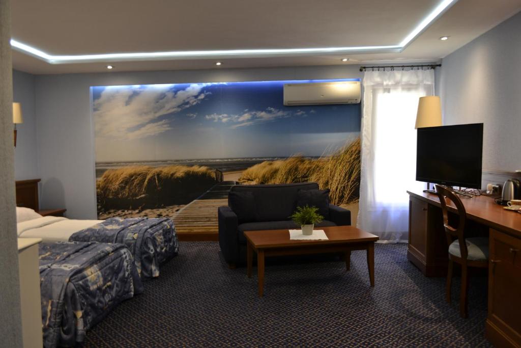 TV a/nebo společenská místnost v ubytování Zajazd Restauracja Paradise