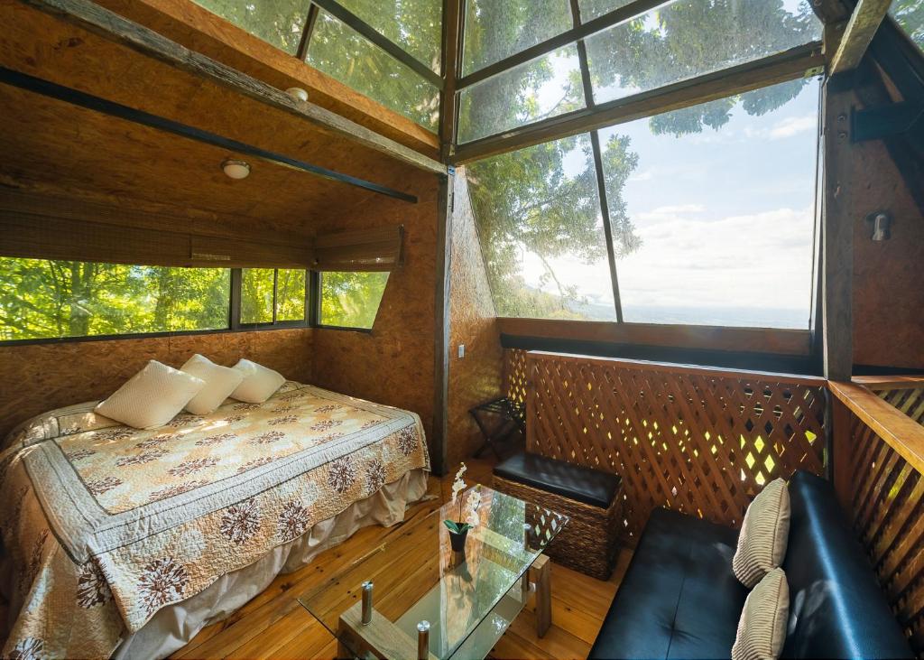 Postel nebo postele na pokoji v ubytování Altura Hotel