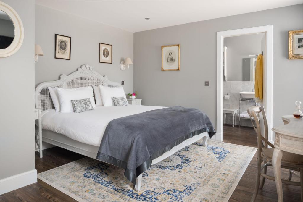 Meikleour Arms Hotel & Restaurant - 