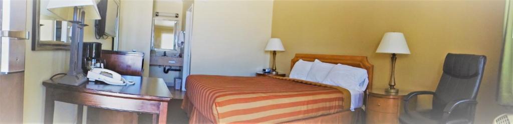 Executive Inn Mojave - King Room