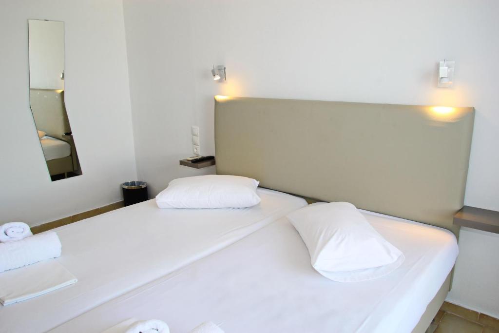 Postel nebo postele na pokoji v ubytování Hotel Elafonisos