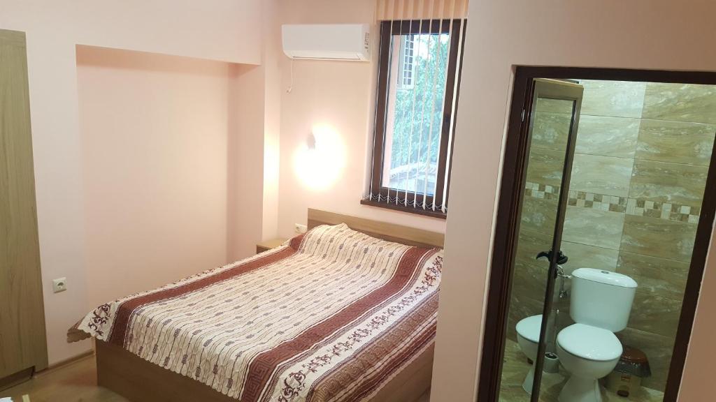 Katil atau katil-katil dalam bilik di Chilingirovata Kashta
