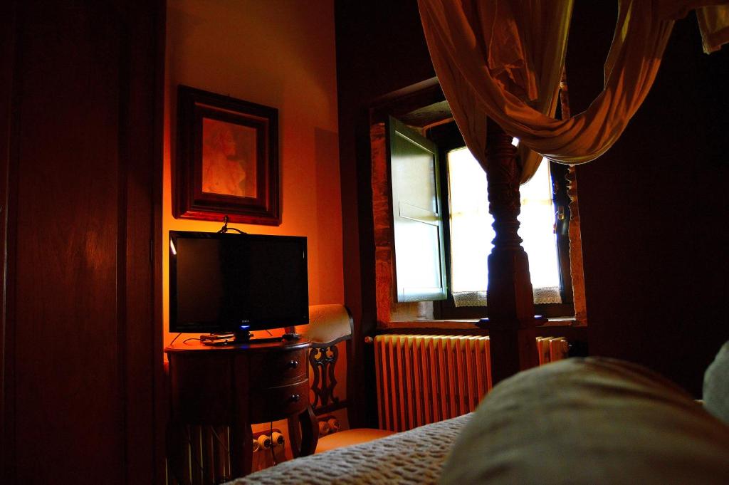 TV a/nebo společenská místnost v ubytování Casa de Baixo