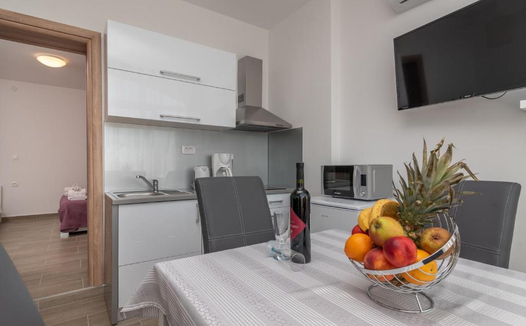 Kuchyňa alebo kuchynka v ubytovaní Apartman Niksi