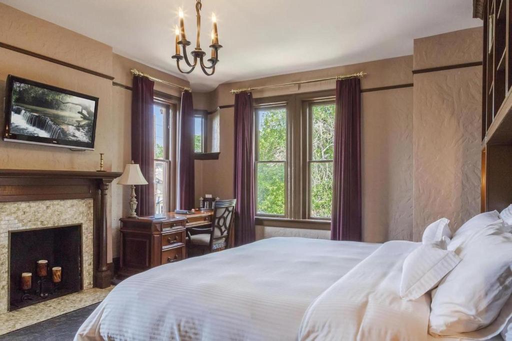 Patterson Inn - Suite De Deluxe King Avec Bain De Spa