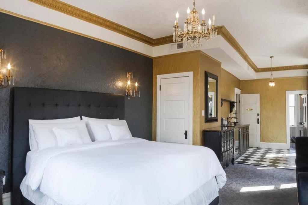 Patterson Inn - 