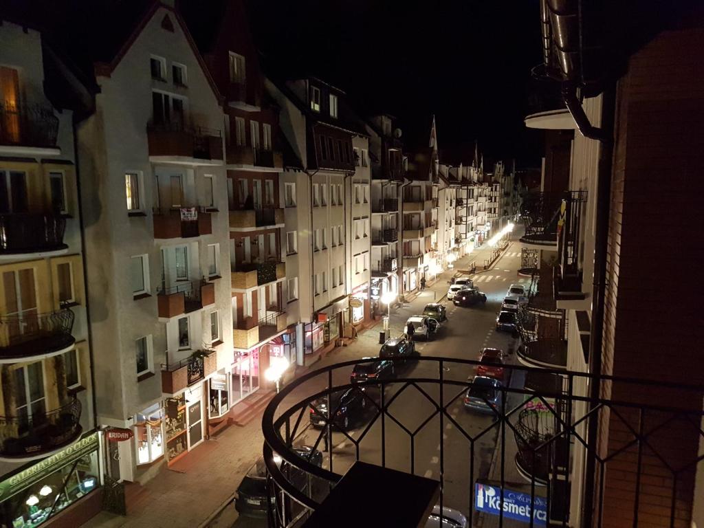 a view of a city street at night at Apartament Starowka Gostom in Kołobrzeg