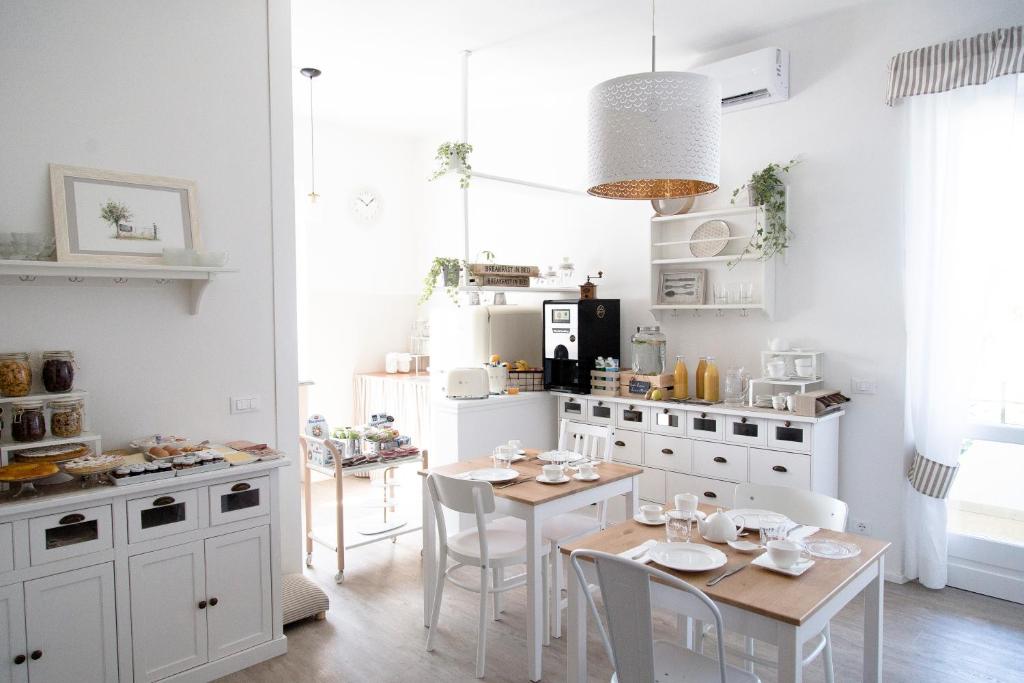 Kuchyň nebo kuchyňský kout v ubytování aMarti Suites B&B