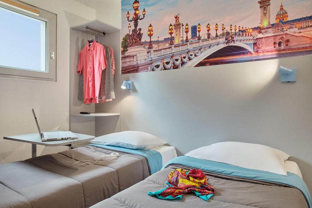 Welcomotel Les Mureaux - Twin Room
