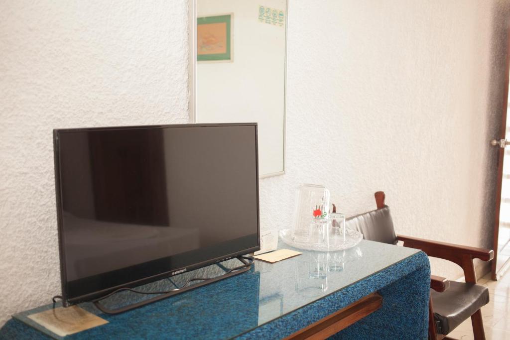 TV a/nebo společenská místnost v ubytování Hotel Carrillos Cancun