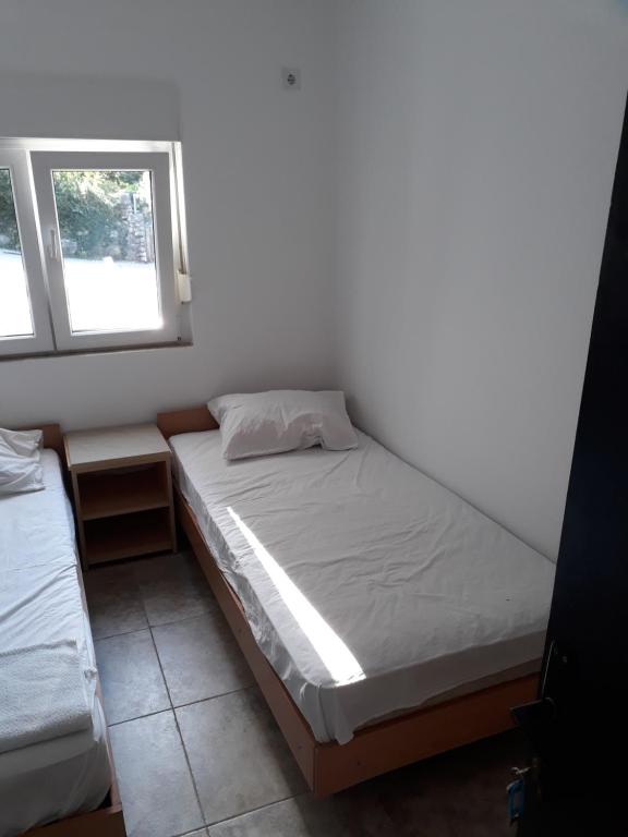 Guest House Sandra - Triple Room With Bathroom