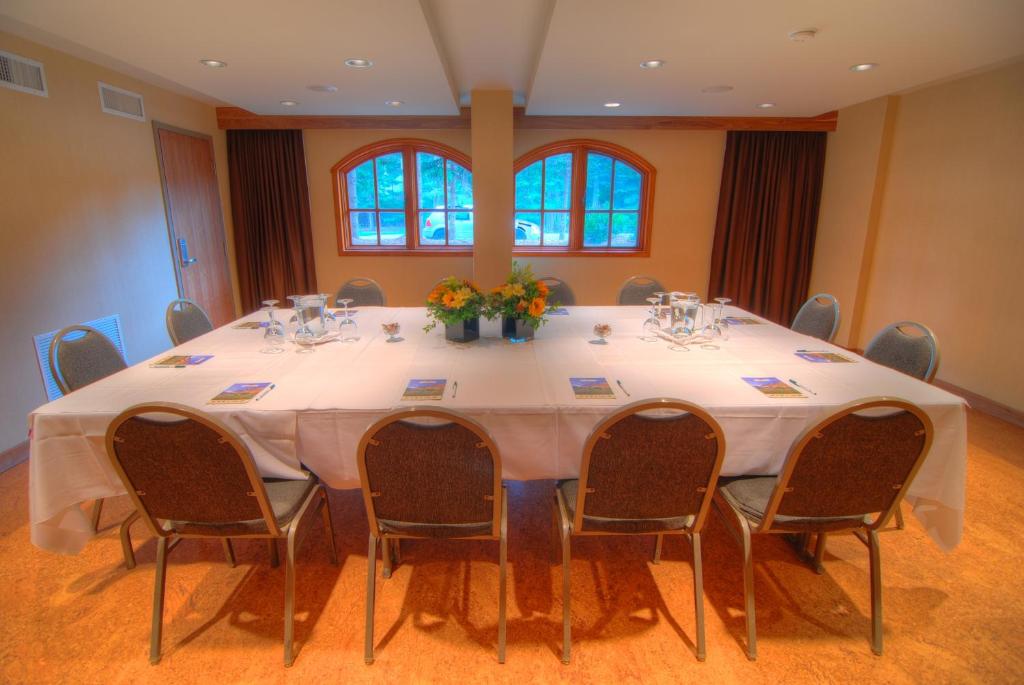 Banff Caribou Lodge and Spa photo