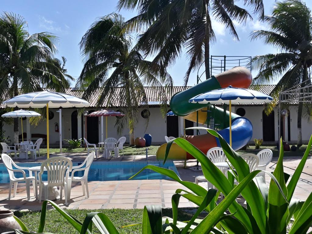 Bazén v ubytování Hotel Praia do Conde nebo v jeho okolí
