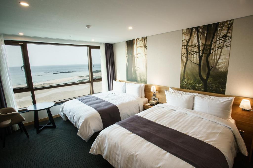 Postel nebo postele na pokoji v ubytování Utop Ubless Hotel Jeju