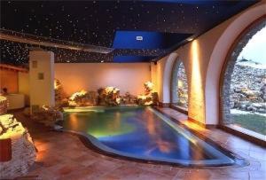 Bazén v ubytování Eco Wellness Hotel Notre Maison nebo v jeho okolí