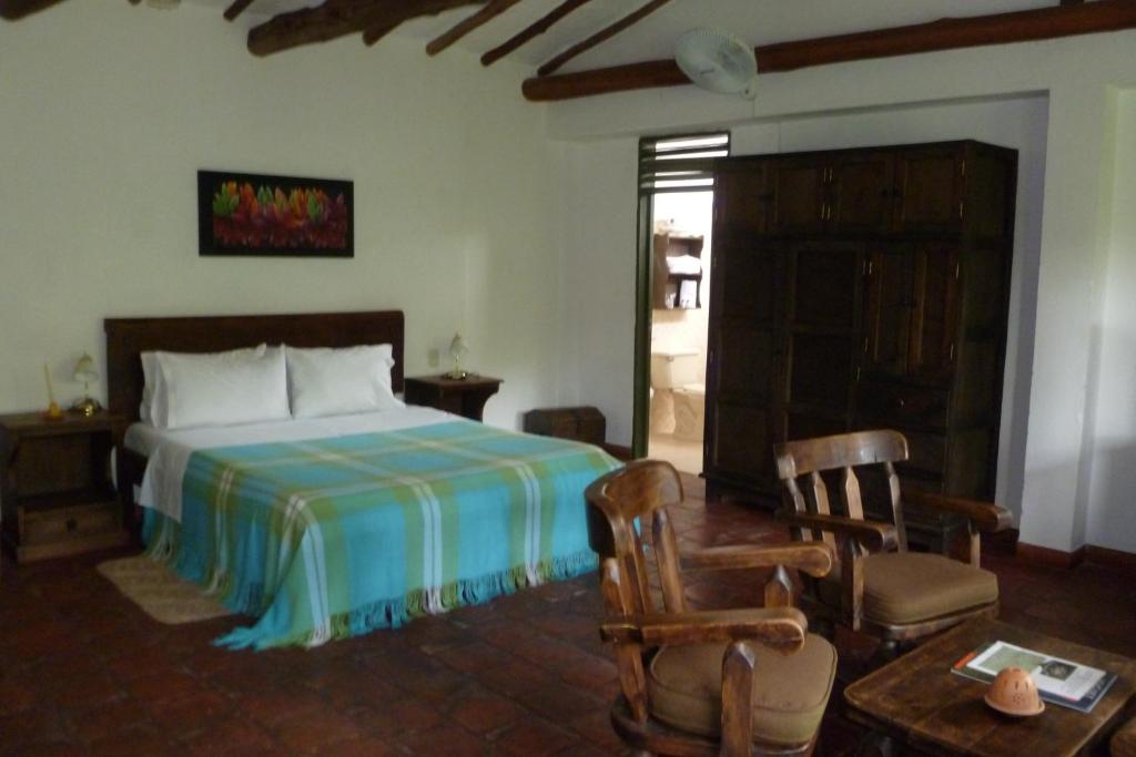Postel nebo postele na pokoji v ubytování Hotel Mision Santa Barbara RNT 4799